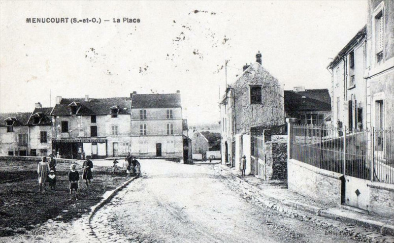 Carte postale ancienne Menucourt La Place (cpa animée) à Menucourt