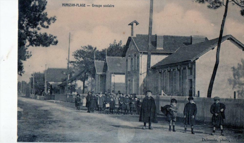 Carte postale ancienne Mimizan Plage Groupe Scolaire (Belle Cpa Animee à Mimizan