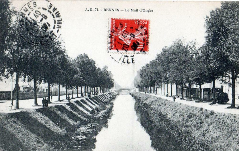 Carte postale ancienne Rennes Le Mail D'Onges (Train à Rennes