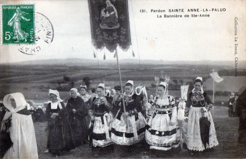 Carte postale ancienne Pardon De Sainte-Anne La Palud La Banniere De Sainte-Anne (cpa animée)