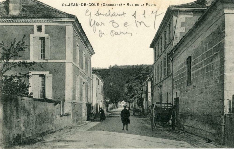 Carte postale ancienne Saint Jean De Cole Rue De La Poste  (cpa animée)