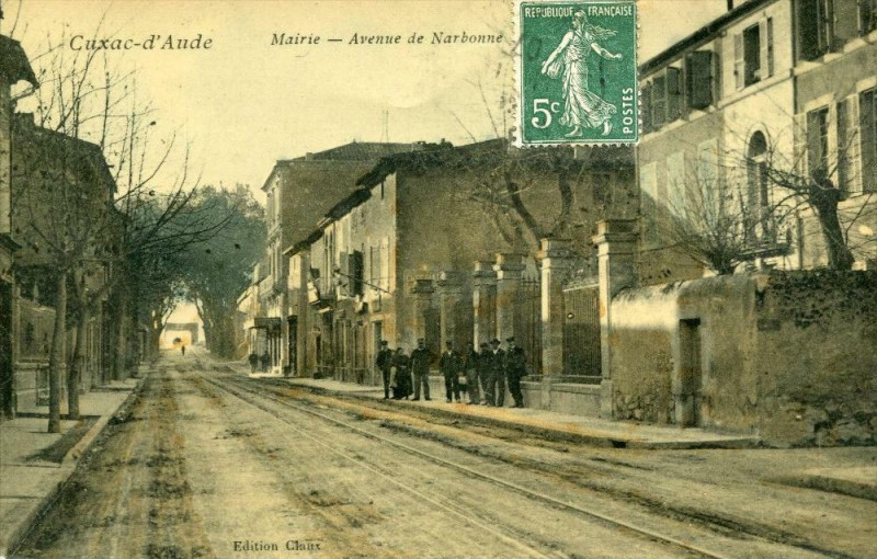 Carte postale ancienne Cuxac D'Aude Mairie Avenue De Narbonne  (animée)  cpa glacée à Narbonne