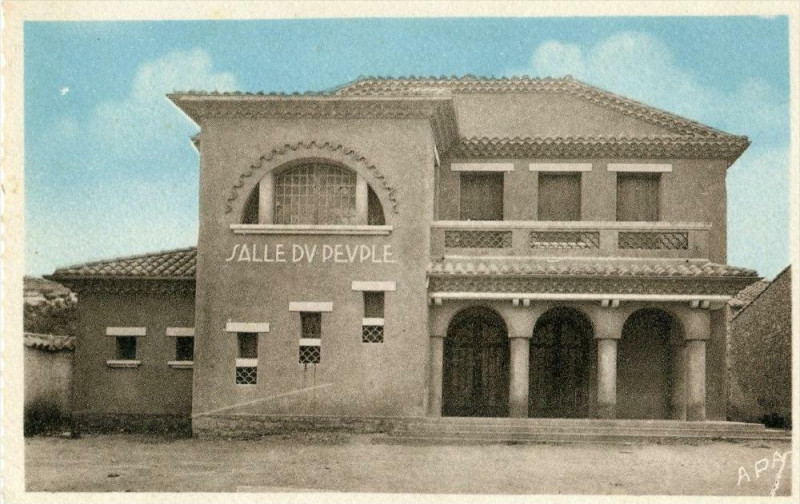 Carte postale ancienne Leucate Village La Salle Du Peuple à Leucate