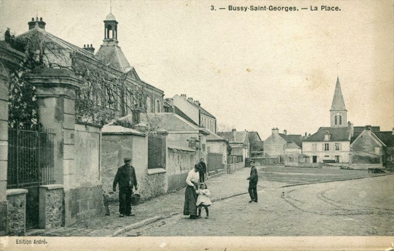 Carte postale ancienne Bussy Saint Georges La Place (cpa animée) à Bussy-Saint-Georges