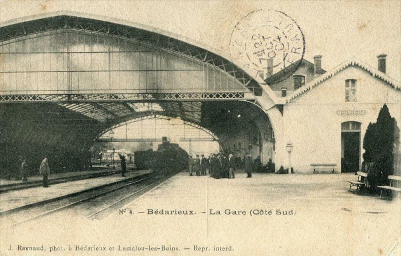 Carte postale ancienne Bedarieux La Gare (Cote Sud) à Bédarieux