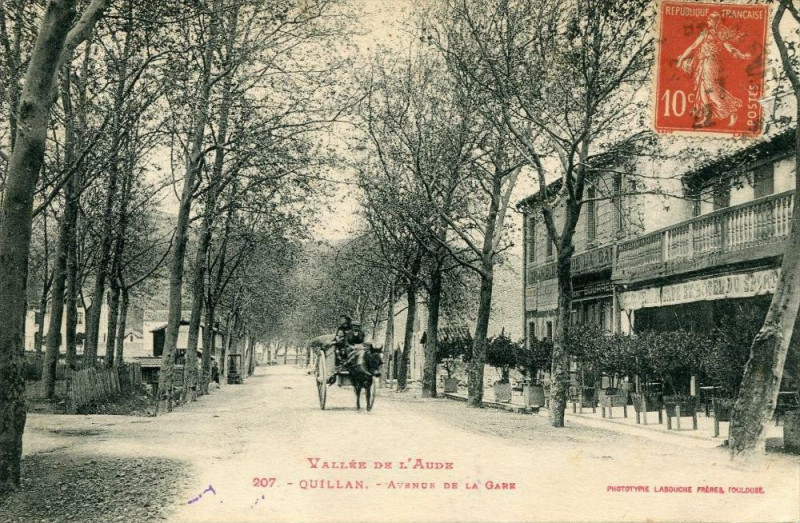 Carte postale ancienne Quillan Avenue De La Gare (cpa animée) Pas Courante à Quillan
