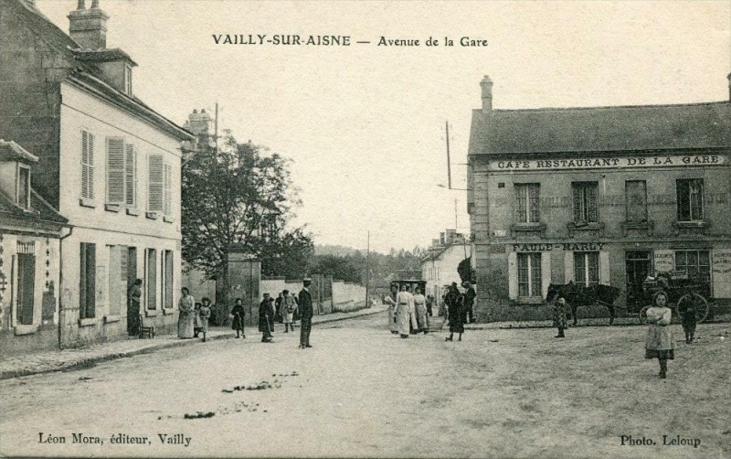 Carte postale ancienne Vailly Sur Aisne Avenue De La Gare (cpa animée à Vailly-sur-Aisne