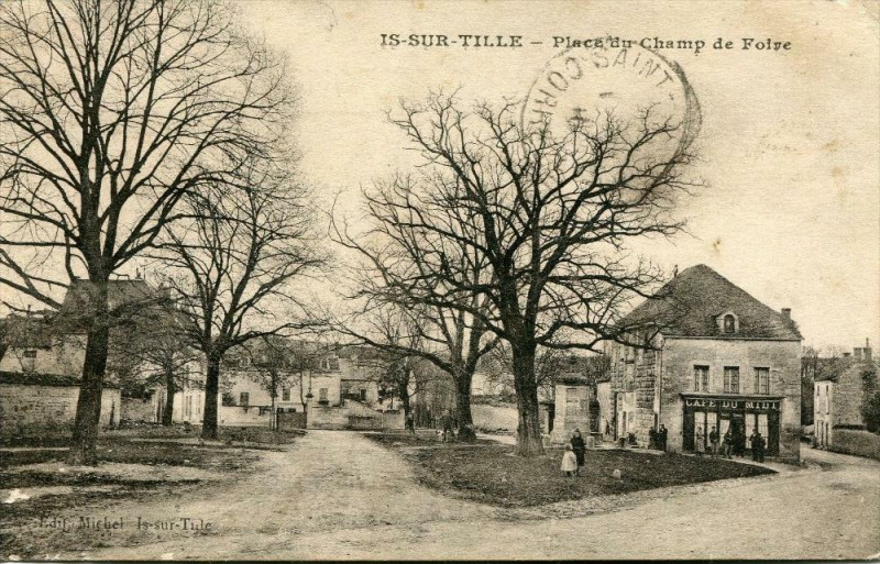 Carte postale ancienne Is Sur Tille Place Du Champ De Foire à Is-sur-Tille