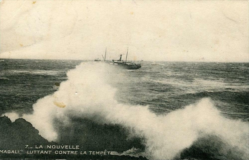 Carte postale ancienne La Nouvelle Magali Luttant Contre La Tempete