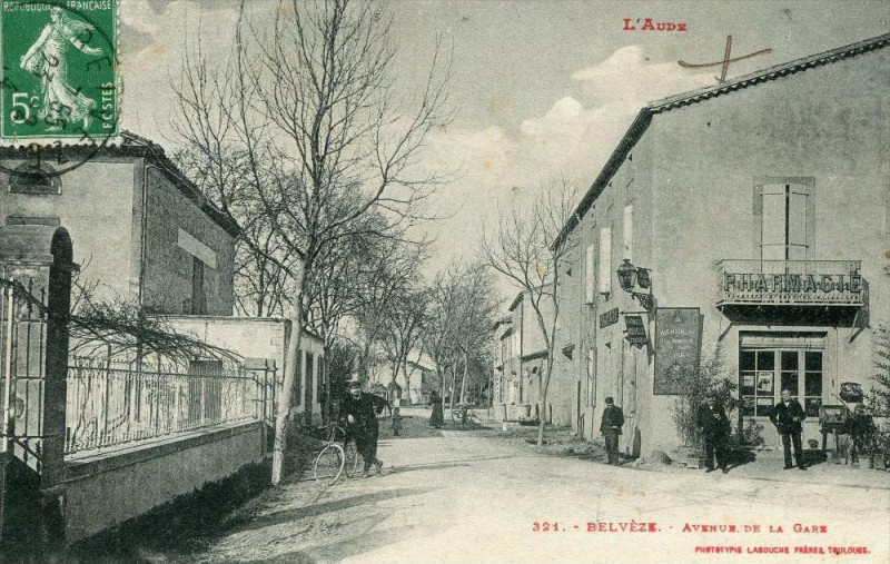 Carte postale ancienne Belveze Avenue De La Gare (cpa animée)