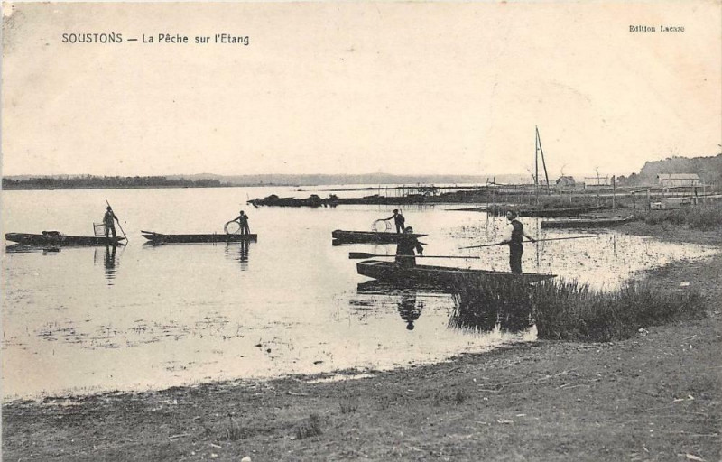Carte postale ancienne Soustons La Peche Sur L'Etang à Soustons