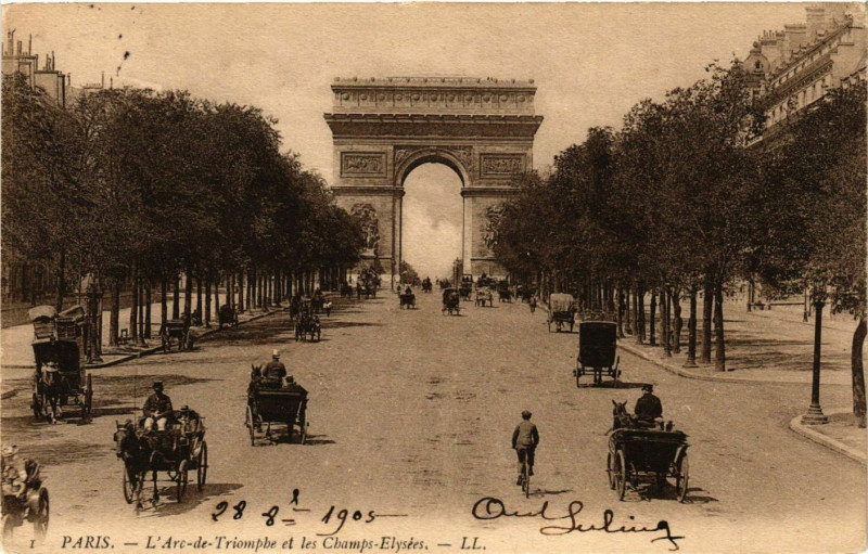 Carte postale ancienne Paris 8e - L'Arc de Triomphe à Paris 8e