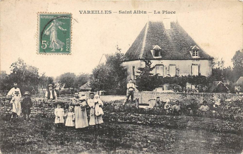 Carte postale ancienne Vareilles Saint Albin La Place à Vareilles