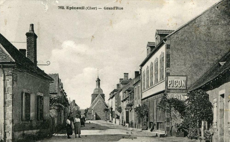 Carte postale ancienne Grand'Rue à Épineuil-le-Fleuriel
