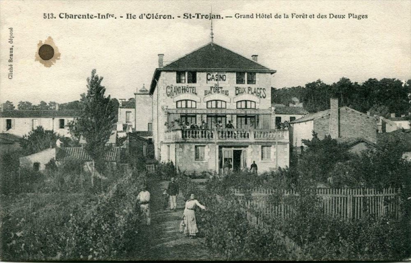 Carte postale ancienne Ile D'Oleron Saint-Trojan Grand Hotel De La Foret Et Des Deux Plages