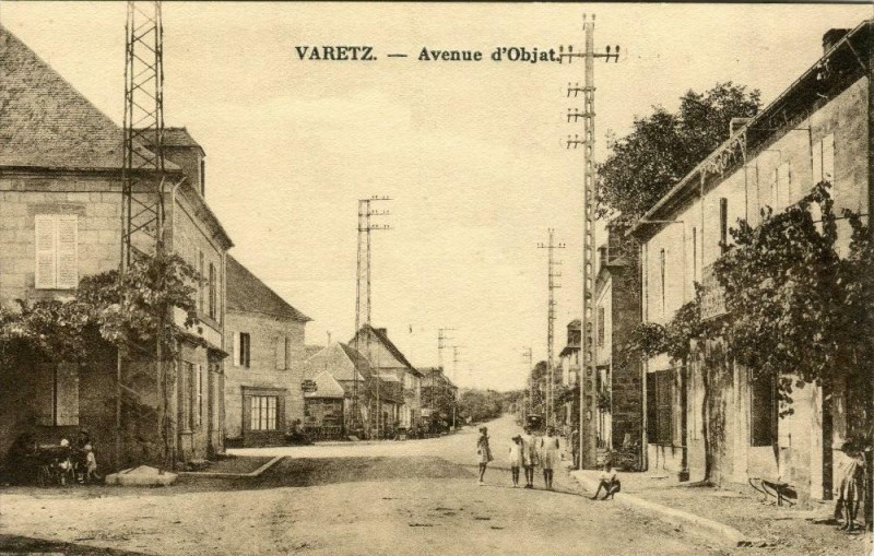 Carte postale ancienne Varetz Avenue D'Objat (animée pas courante à Varetz