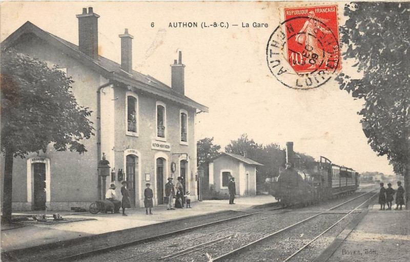 Carte postale ancienne Authon La Gare (Beau Plan  (scan recto verso  Train