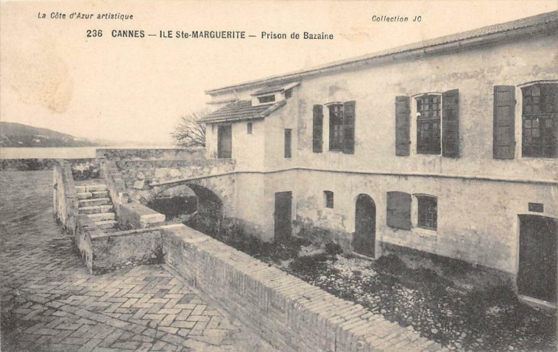 Carte postale ancienne Cannes Ile Sainte-Marguerite Prison De Bazaine à Cannes