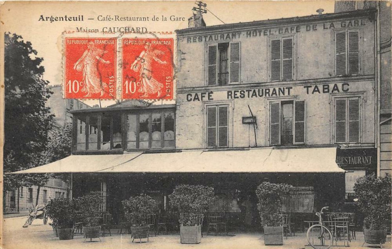 Carte postale ancienne Argenteuil Cafe Restaurant De La Gare Maison Cauchard à Argenteuil
