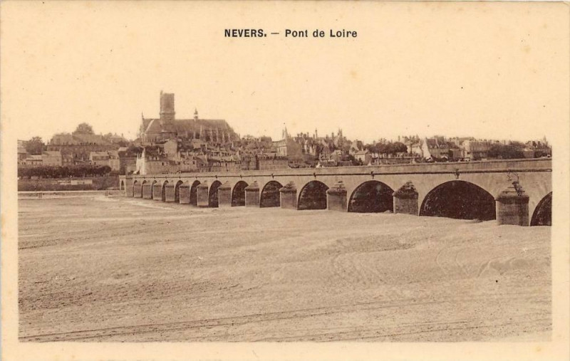 Carte postale ancienne Nevers Pont De Loire (cpa glacée à Nevers