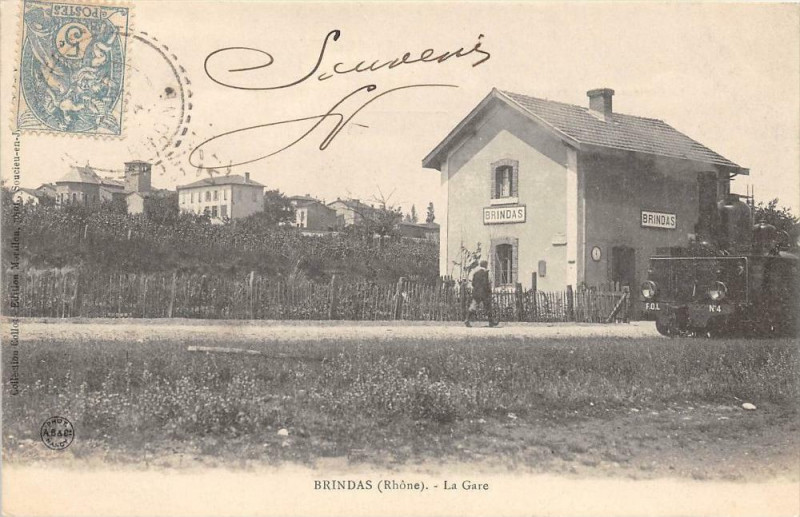 Carte postale ancienne Brindas La Gare (cpa rare avec devant du train à Brindas