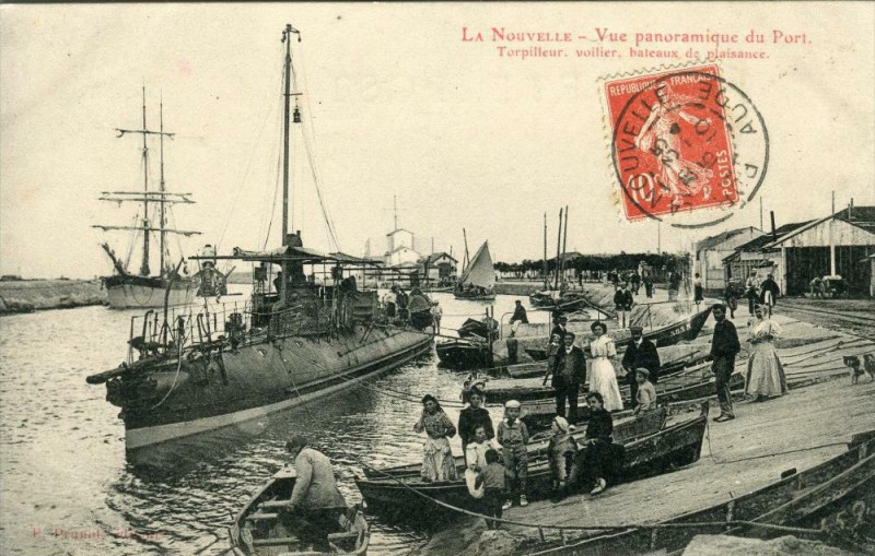 Carte postale ancienne La Nouvelle Vue Panoramique Du Port Torpilleur (cpa animée)