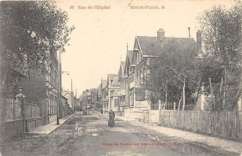 Carte postale ancienne Berck Plage Rue De L'Hopital (animation à Berck