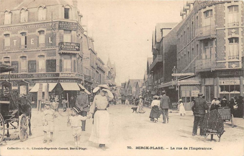 Carte postale ancienne Berck Plage La Rue De L'Imperatrice (dos non divisé) à Berck