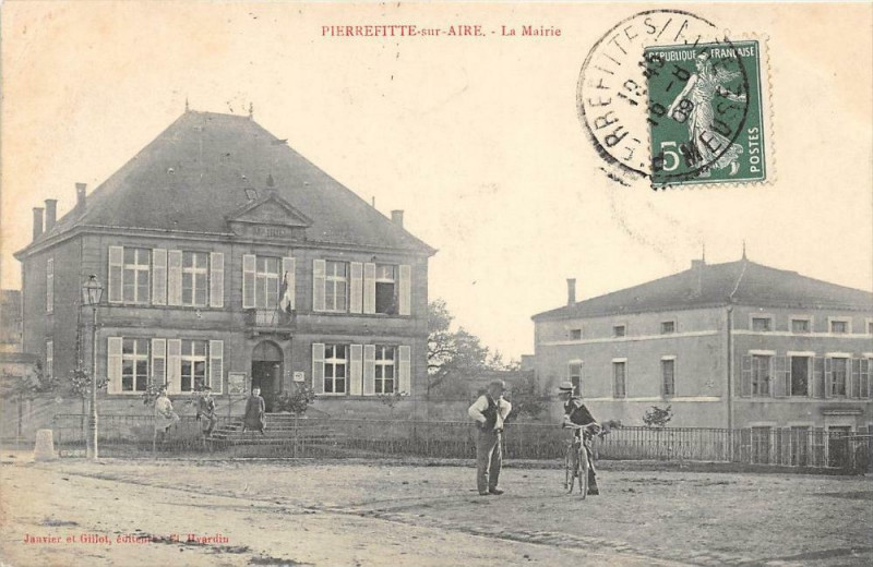 Carte postale ancienne Pierrefitte Sur Aire La Mairie à Pierrefitte-sur-Aire