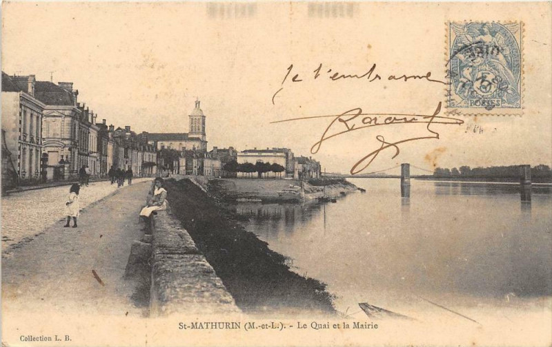 Carte postale ancienne Saint Mathurin Le Quai Et La Mairie
