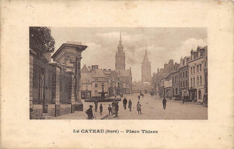 Carte postale ancienne Le Cateau Place Thiers