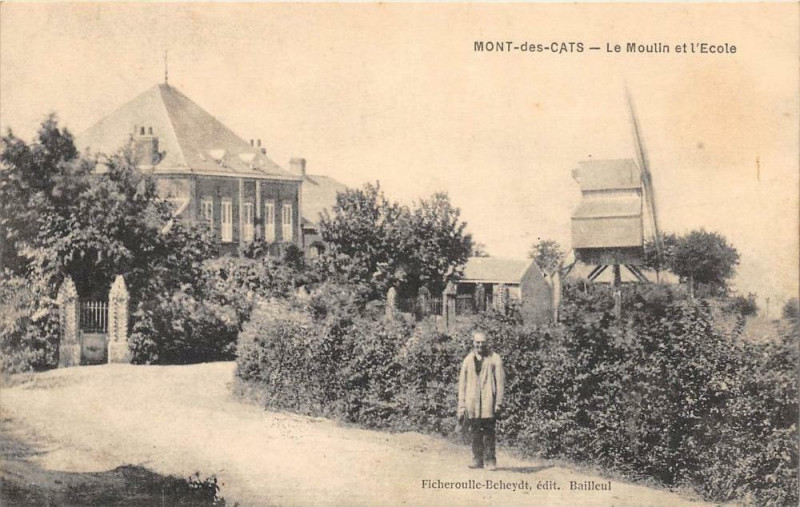 Carte postale ancienne Mont Des Cats Le Moulin Et L'Ecole
