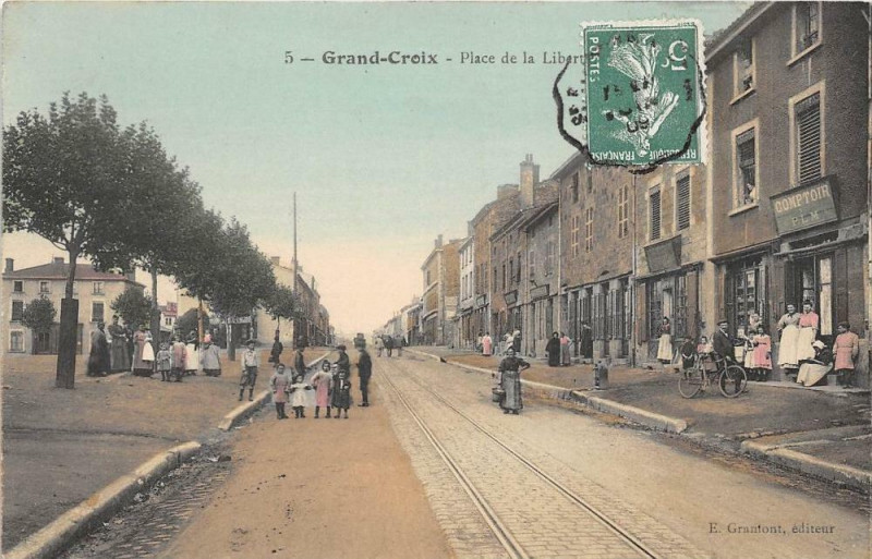 Carte postale ancienne Grand Croix Place De La Liberte (animée