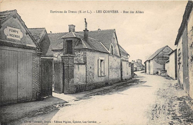 Carte postale ancienne Les Corvees Rue Des Allees