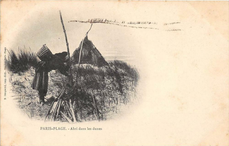 Carte postale ancienne Paris Plage Abri Dans Les Dunes (dos non divisé)