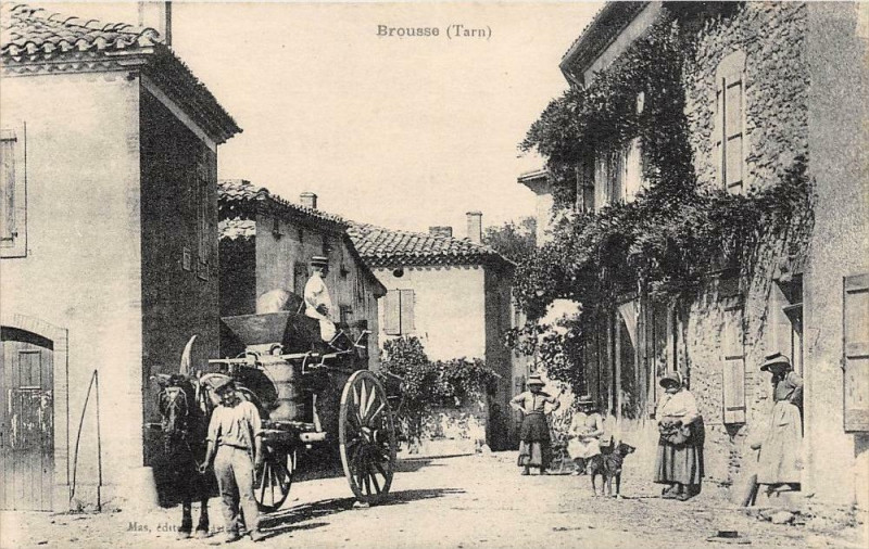 Carte postale ancienne Brousse (Tarn)  très belle animation à Brousse