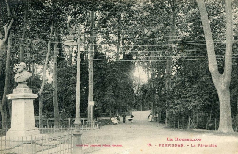 Carte postale ancienne Perpignan La Pepiniere (cliché pas courant à Perpignan