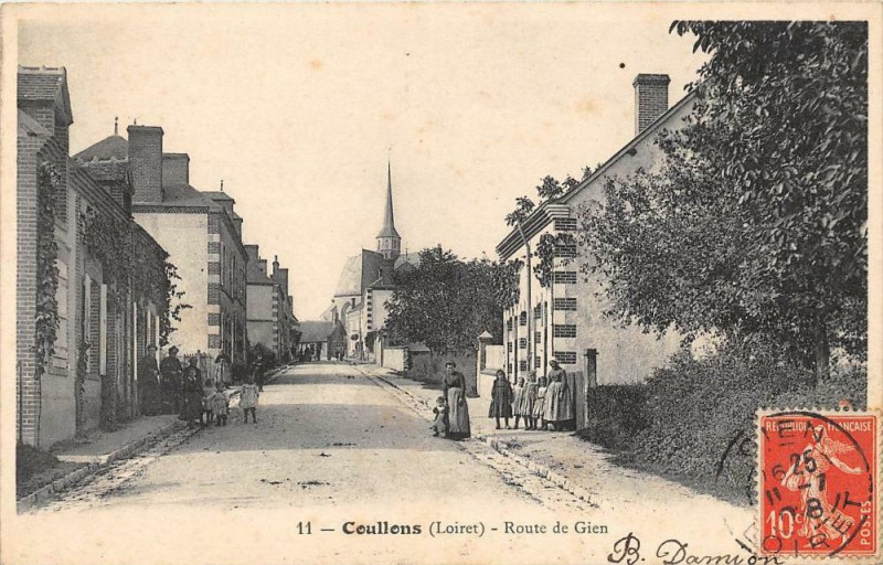 Carte postale ancienne Coullons Route De Gien à Coullons