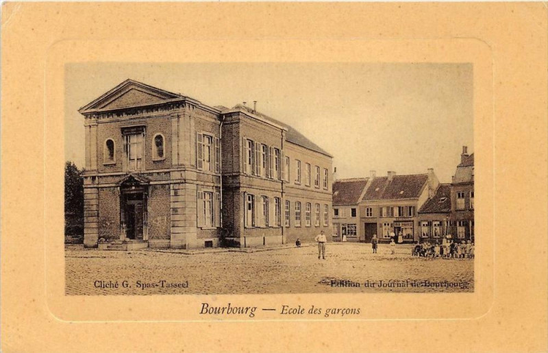 Carte postale ancienne Bourbourg Ecole Des Garcons  (cpa glacée pas courante à Bourbourg