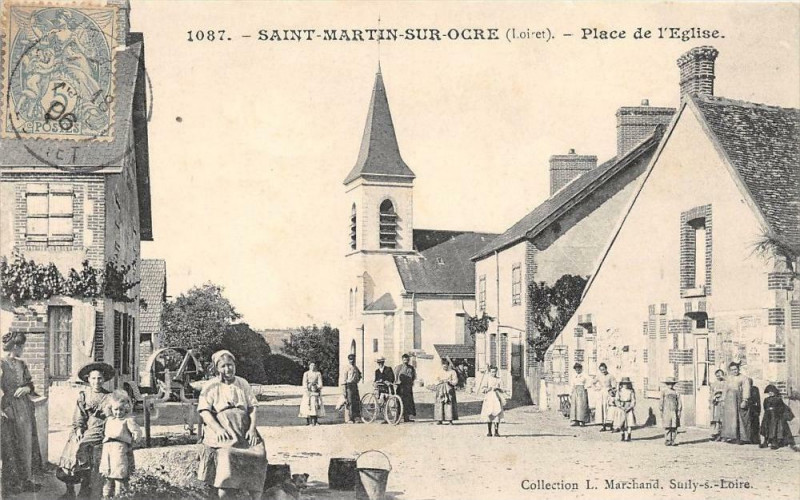 Carte postale ancienne Saint Martin Sur Ocre Place De L'Eglise (belle animation à Saint-Martin-sur-Ocre