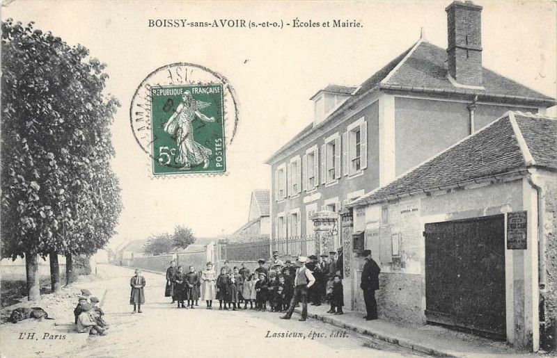 Carte postale ancienne Boissy Sans Avoir Ecoles Et Mairie (belle cpa animée à Boissy-sans-Avoir