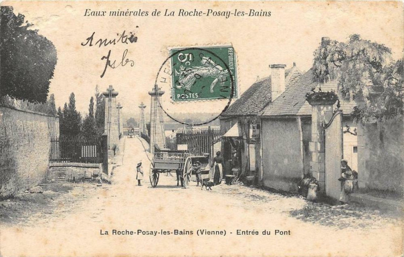 Carte postale ancienne La Roche Posay Entree Du Pont à La Roche-Posay