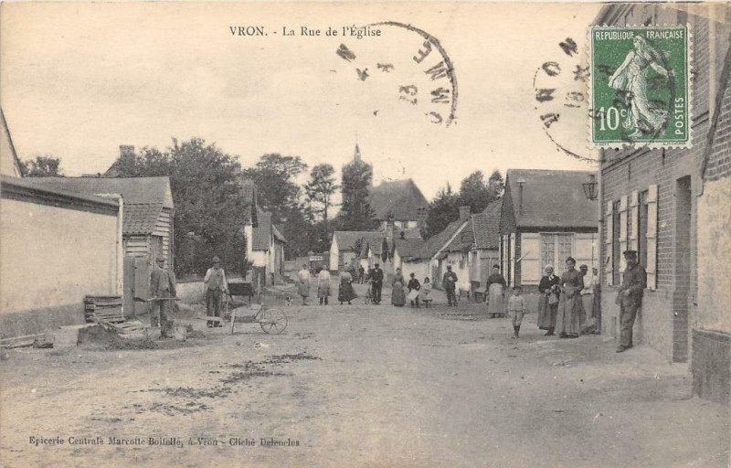 Carte postale ancienne Vron La Rue De L'Eglise à Vron
