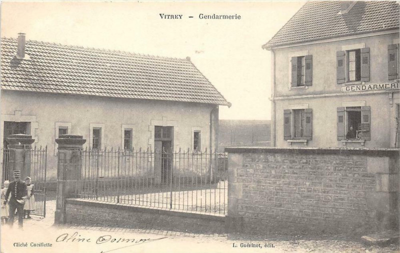 Carte postale ancienne Vitrey Gendarmerie (dos non divisé)