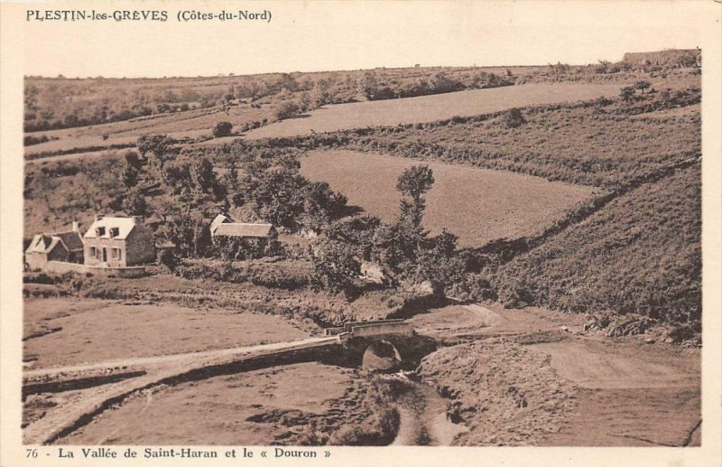 Carte postale ancienne Plestin Les Greves La Vallee De Saint-Haran Et Le Douron