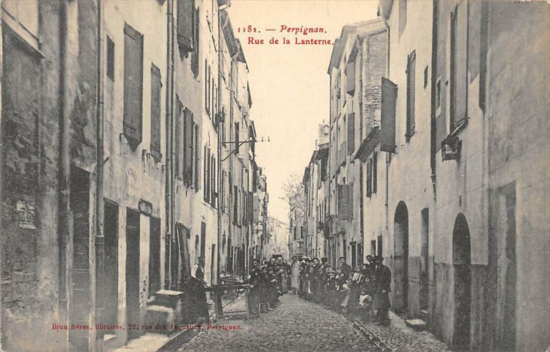 Carte postale ancienne Perpignan Rue De La Lanterne à Perpignan