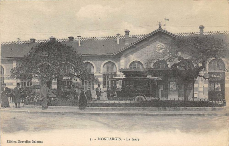 Carte postale ancienne Montargis La Gare à Montargis