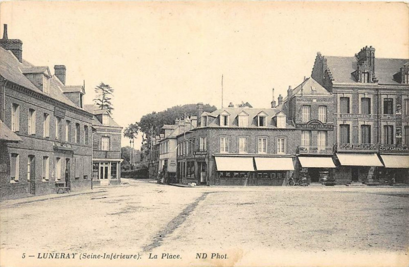 Carte postale ancienne Luneray La Place à Luneray