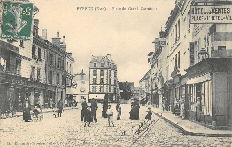 Carte postale ancienne Evreux Place Du Grand Carrefour à Évreux
