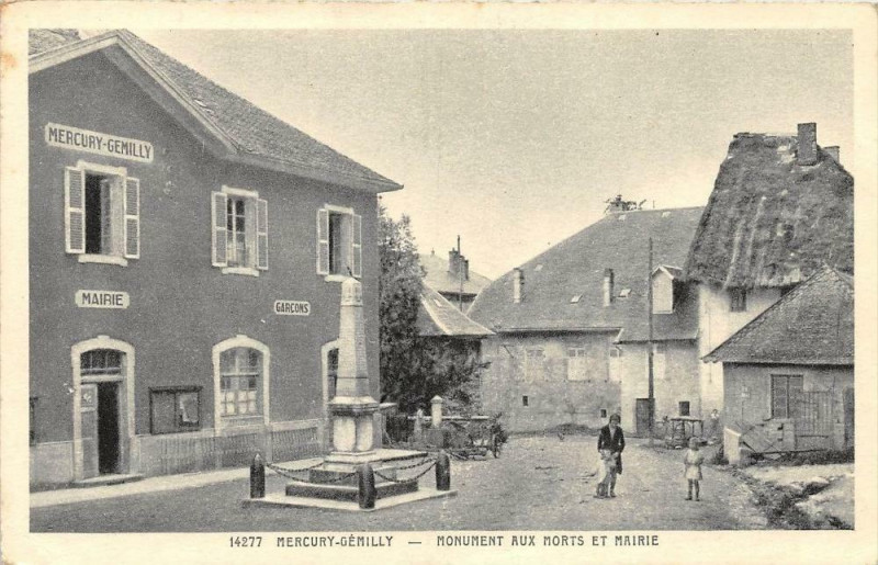 Carte postale ancienne Mercury Gemilly Monument Aux Morts Et Mairie à Mercury